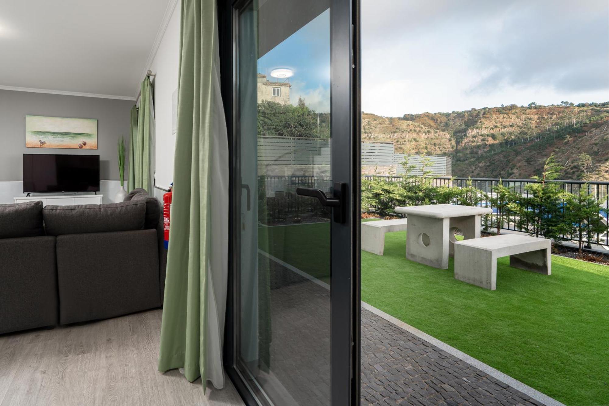 Ourmadeira - Sunset Cliff Villas, Contemporary Faja da Ovelha Room photo