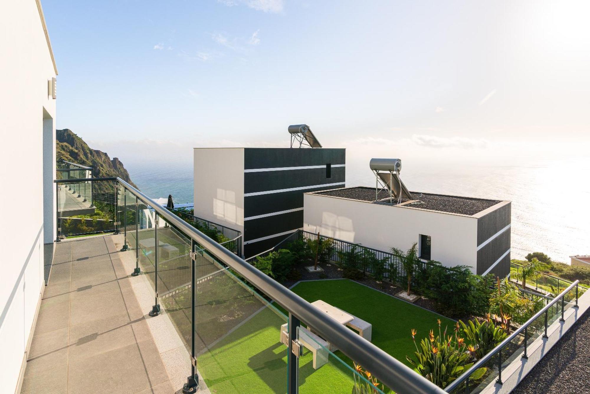 Ourmadeira - Sunset Cliff Villas, Contemporary Faja da Ovelha Room photo