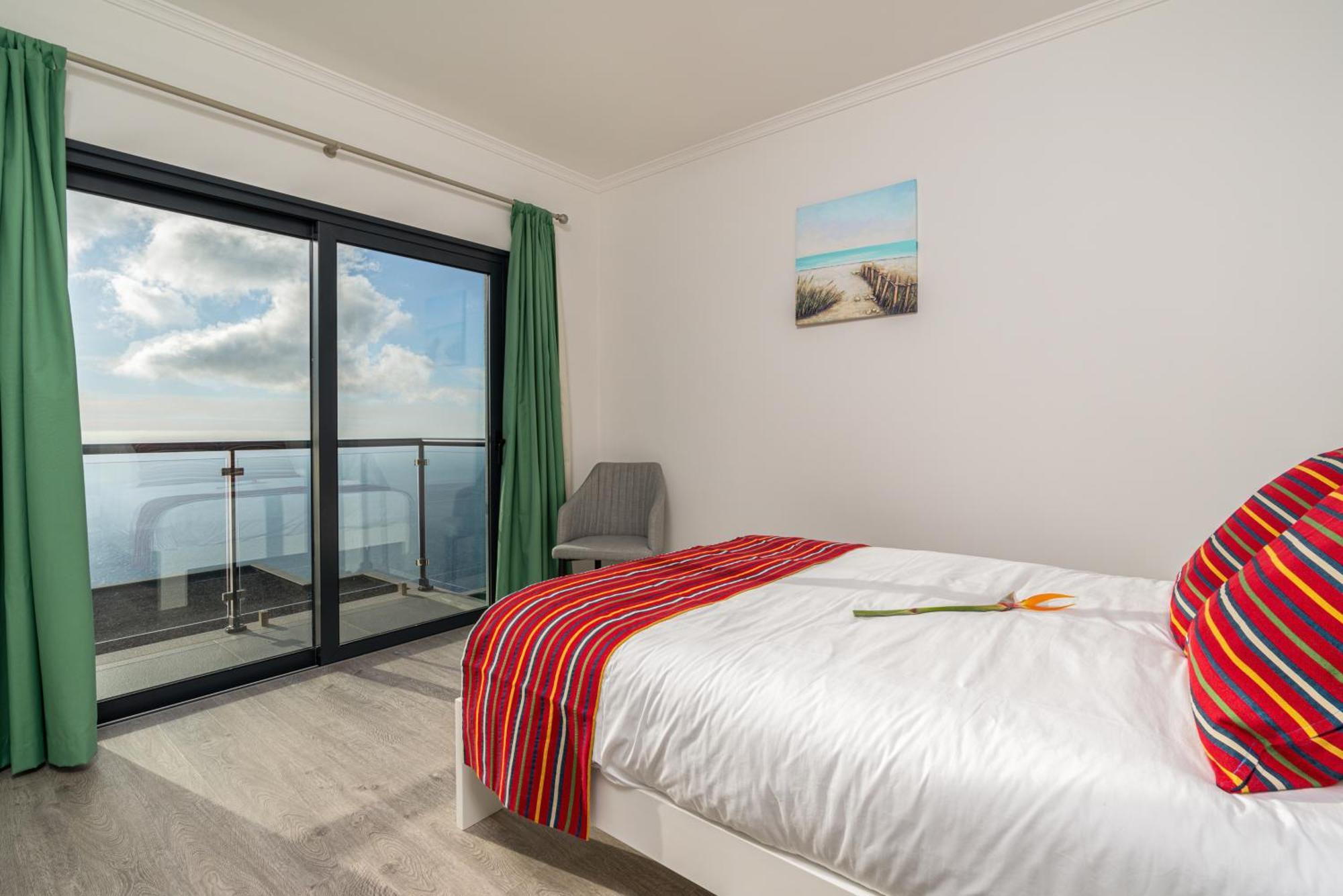 Ourmadeira - Sunset Cliff Villas, Contemporary Faja da Ovelha Room photo